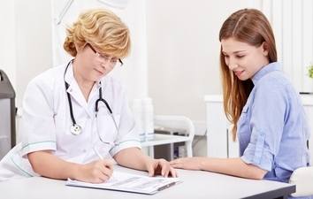 девушка на приеме у гинеколога