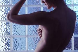 дискомфорт в груди у женщины