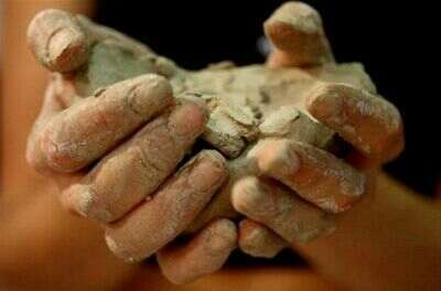 лечебная глина может быть голубой, красной, желтой, белой лечебная глина может быть голубой, красной, желтой, белой