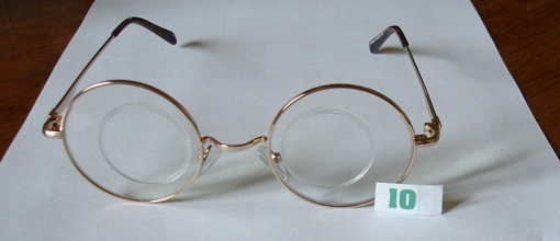 Ношение специальных очков – это первый и важный шаг в лечении сходящегося косоглазия.