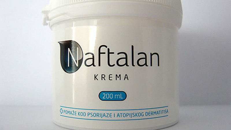 При нейродермите помогают мази с нафталаном