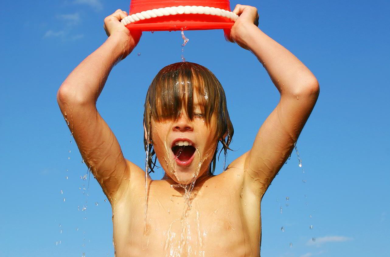 Закаливание – это эффективный способ для укрепления иммунитета, который подходит взрослым и детям