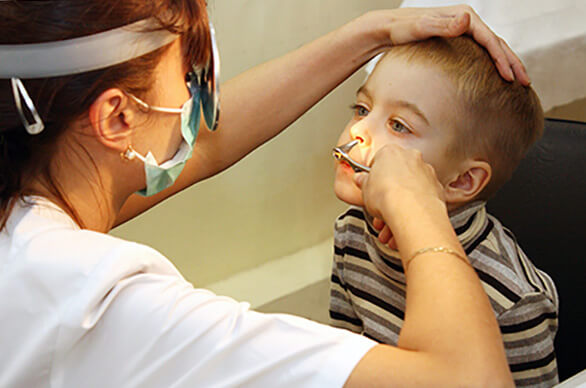 Осмотр и диагностика синусита у ребенка