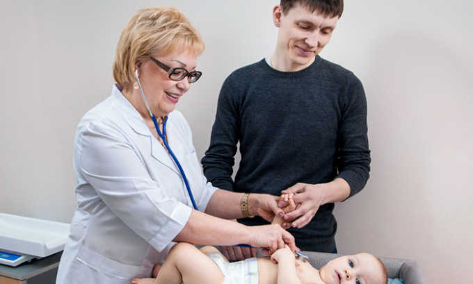 Лечение с помощью пластыря Порофикс допускается только с разрешения детского хирурга после обследования околопупочного кольца
