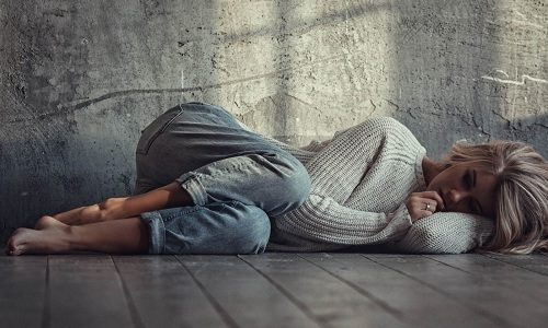 Если не предпринимать никаких действий при симптомах этого заболевания, оно может привести к ряду осложнений. Длительное защемление паховой грыжи вызывает воспаление в организме, которое проявляется у пострадавшего апатией
